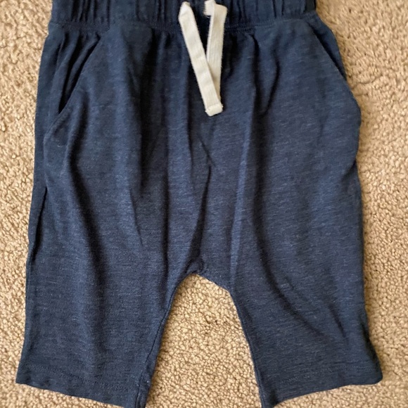 Boys shorts Sz 5/6 EGUC - Bitzkids & Old Navy - Picture 4 of 6